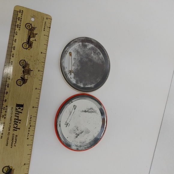 Walt Disney productions tin pins. Vintage - Picture 3 of 4